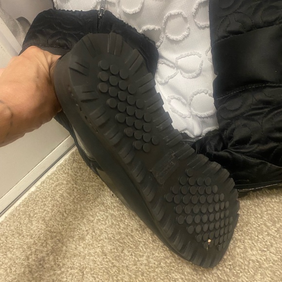 Coach size 9 slightly used - Picture 2 of 3